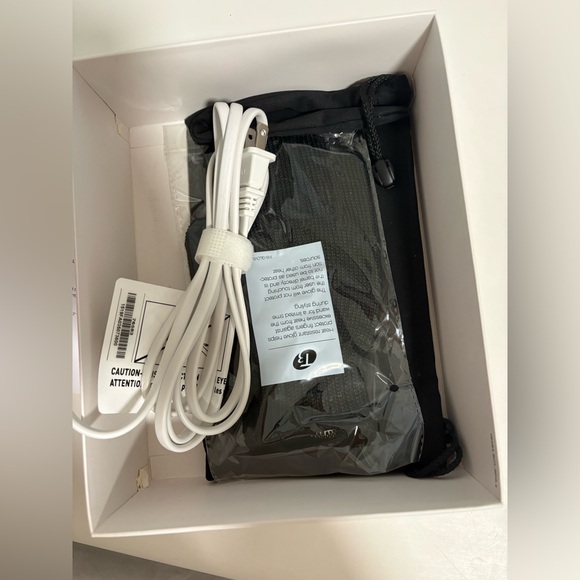 New T3 Whirl Trio Styling Wand With 3 Interchangeable Barrels MSRP:$325 - Picture 5 of 7